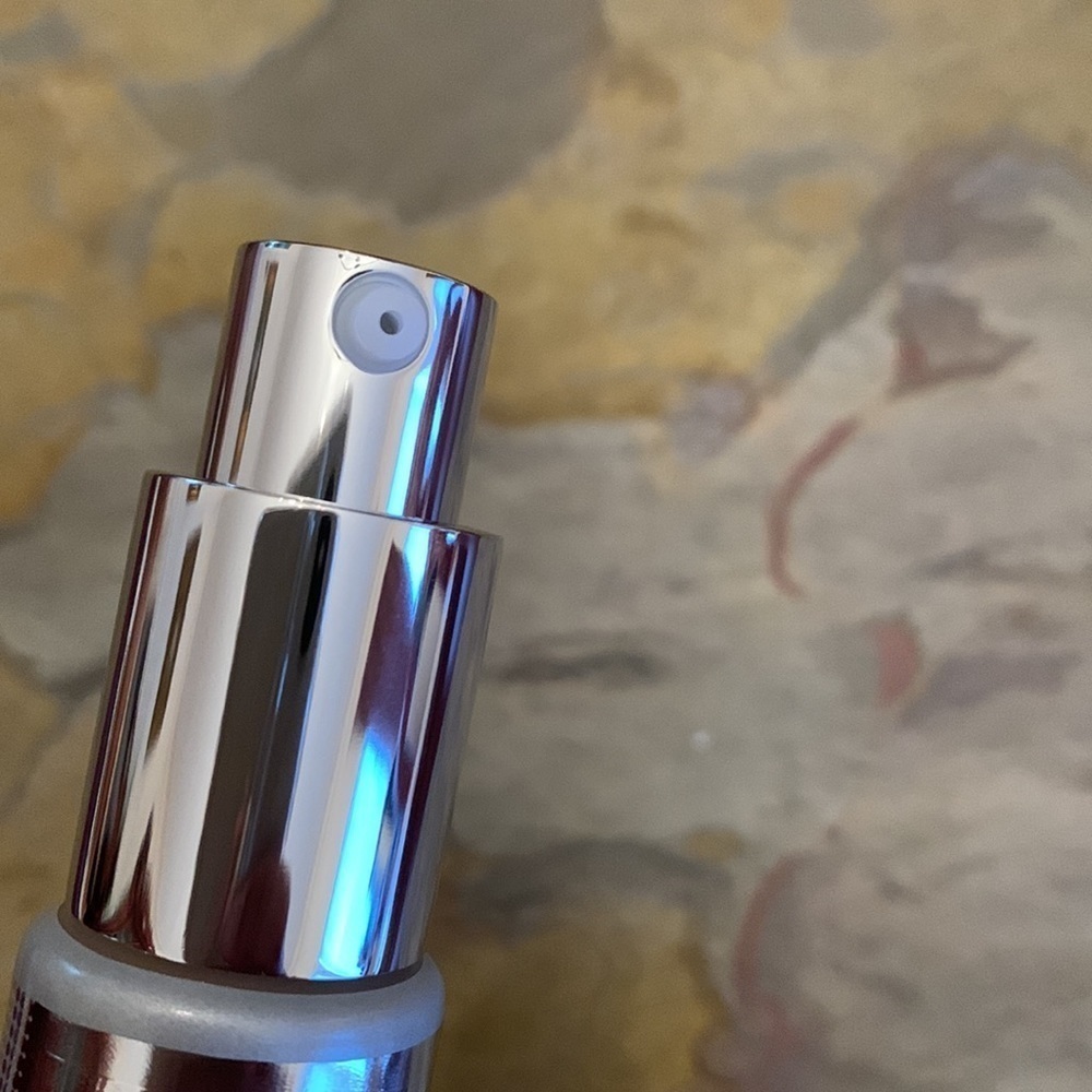 Becca Skin Love Weightless Blur Foundation Driftwood - Picture 5 of 5